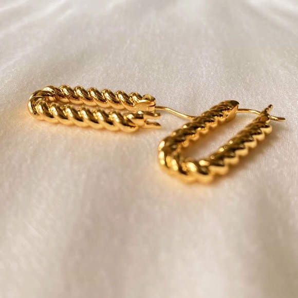 🎉HP🎉Gold Twisted Hoop Earrings | 14 Gold Filled - Picture 3 of 5